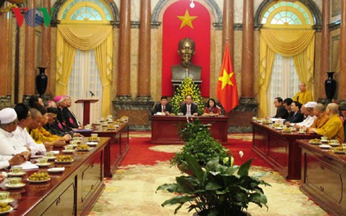 Религиозные организации Вьетнама проявляют солидарность с народом в строительстве и развитии страны  - ảnh 1